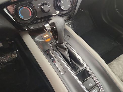 Used 2017 Honda HR-V LX image 18