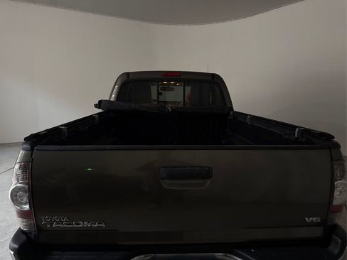 Used 2013 Toyota Tacoma 4x4 Access Cab V6 w/ TRD Off-Road Pkg image 28