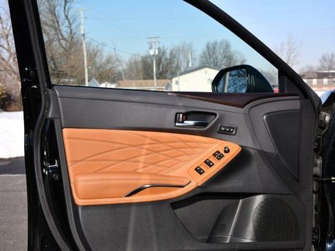 Used 2019 Toyota Avalon Limited image 10