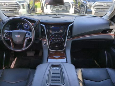 Used 2019 Cadillac Escalade Luxury RWD image 14