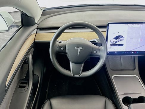 Used 2021 Tesla Model 3 Standard Range Plus image 17