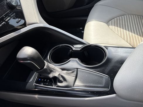 Used 2020 Toyota Camry SE image 30