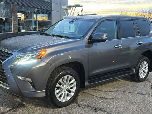 Used 2023 Lexus GX 460 Premium w/ Premium Package image 2