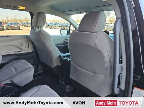 Used 2024 Toyota Sienna LE image 28