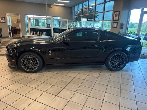 Used 2013 Ford Mustang Shelby GT500 RWD image 4