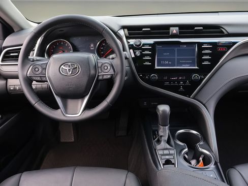 Certified 2018 Toyota Camry XSE FWD image 14
