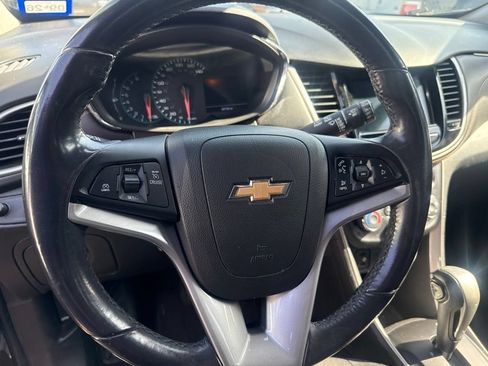 Used 2018 Chevrolet Trax LT w/ LT Convenience Package FWD image 9