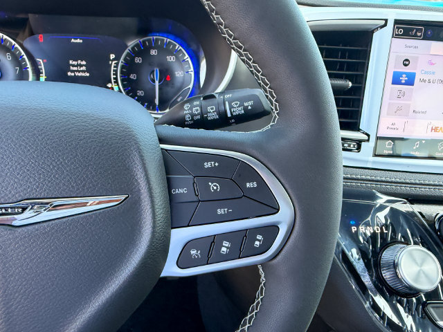 New 2026 Chrysler Pacifica Select FWD image 16