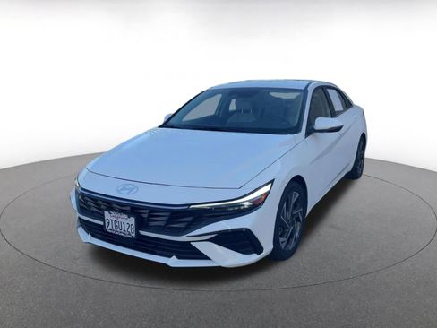 Used 2025 Hyundai Elantra Limited image 7