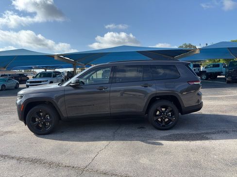 New 2026 Jeep Grand Cherokee L Limited w/ Limited Altitude Package AWD/4WD image 8