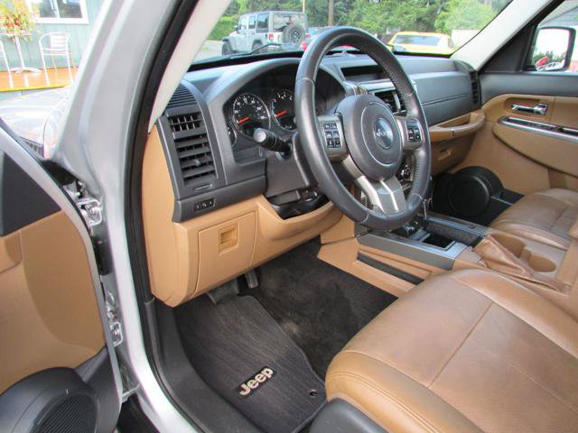 Used 2012 Jeep Liberty Limited AWD/4WD image 9