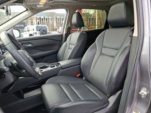 Used 2024 Nissan Rogue SV w/ SV Premium Package image 13