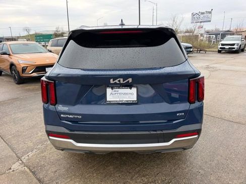 Certified 2024 Kia Sorento S w/ Panoramic Sunroof Package image 3