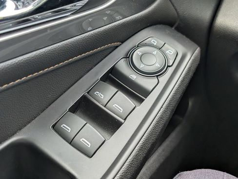 Used 2018 Chevrolet Traverse LT FWD image 29