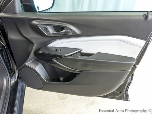 Used 2025 Chevrolet Trax LT w/ Driver Confidence Package image 22