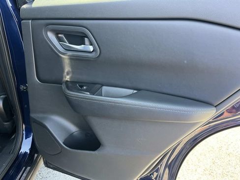 Used 2025 Nissan Rogue SV AWD/4WD image 20