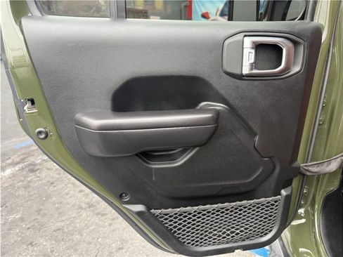 Used 2021 Jeep Gladiator Sport image 18