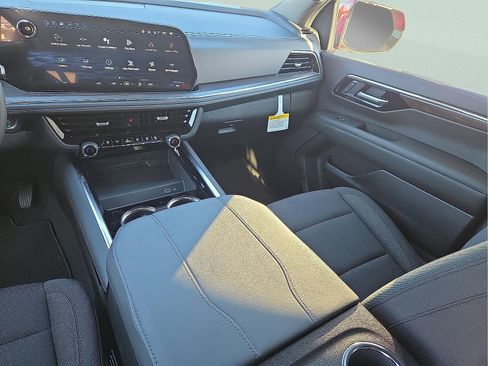 New 2026 Chevrolet Suburban LS image 13