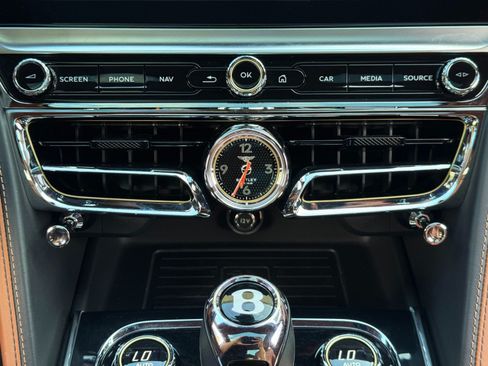 Used 2023 Bentley Flying Spur Azure AWD/4WD image 37