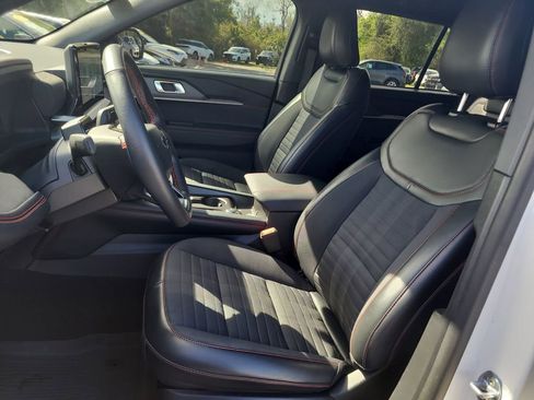 Used 2025 Ford Explorer ST-Line image 18