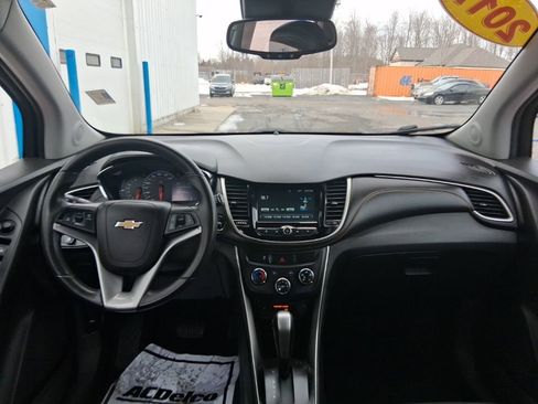 Used 2017 Chevrolet Trax LT w/ LT Convenience Package image 17