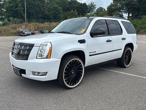 Used 2012 Cadillac Escalade Platinum AWD/4WD image 1