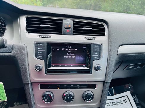 Used 2015 Volkswagen Golf TDI S image 17