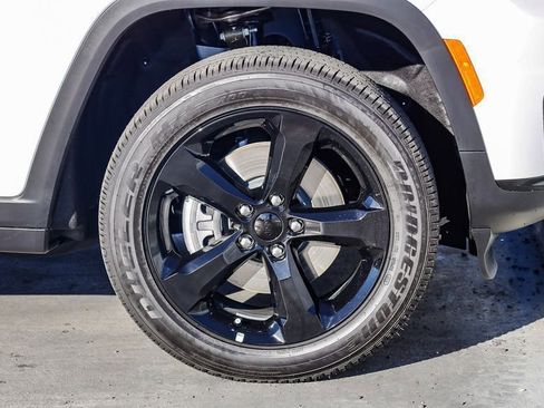 New 2025 Jeep Grand Cherokee L Altitude image 11