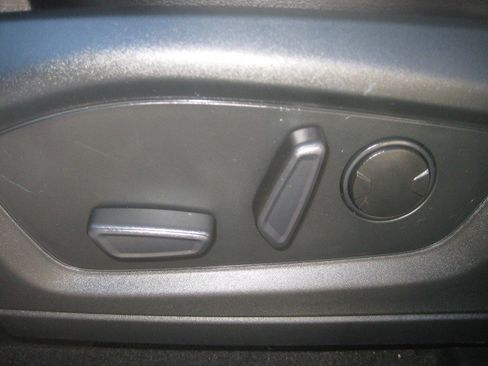 Used 2021 Ford Explorer XLT w/ Equipment Group 202A image 15