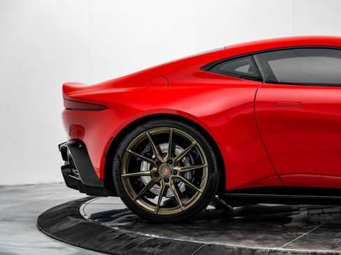 Used 2019 Aston Martin V8 Vantage Coupe image 22