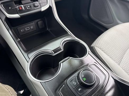 Used 2024 GMC Terrain SLE image 27