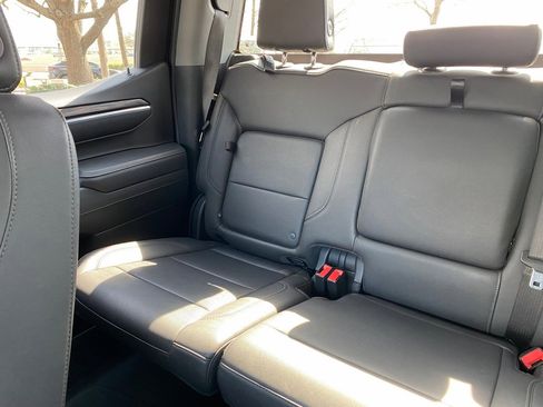 Used 2025 GMC Sierra 1500 SLT image 18