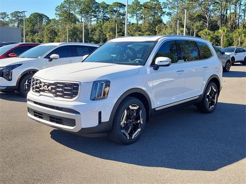 New 2025 Kia Telluride S image 3