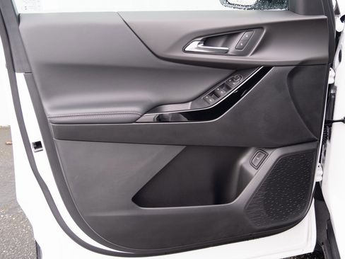 New 2026 Chevrolet Equinox LT w/ Convenience Package II image 13