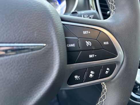Used 2025 Chrysler Pacifica Select FWD image 29