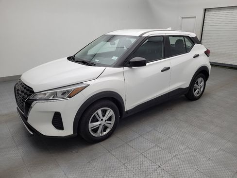 Used 2022 Nissan Kicks S FWD image 2