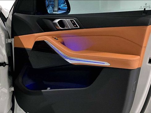 Used 2025 BMW X5 xDrive50e w/ M Sport Package image 27