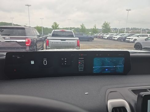 Used 2025 Ford Expedition Active AWD/4WD image 4
