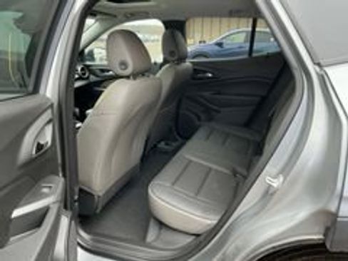 Used 2025 Chevrolet Trax ACTIV w/ Sunroof Package FWD image 13