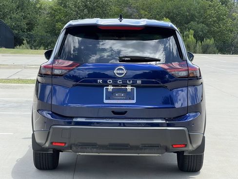Certified 2025 Nissan Rogue SV FWD image 4