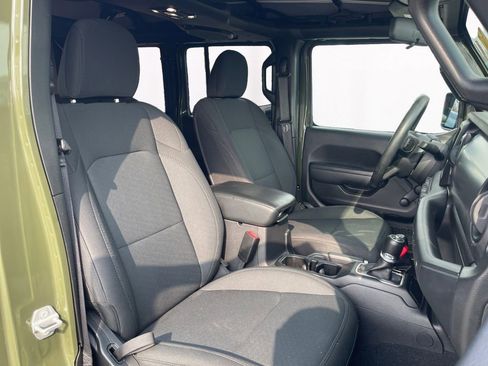 Used 2022 Jeep Wrangler Unlimited Sport image 15