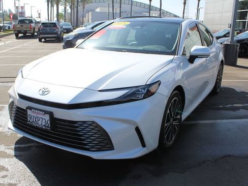 Certified 2025 Toyota Camry XLE FWD image 4