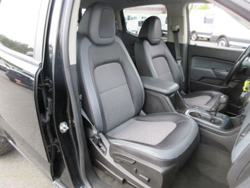 Used 2016 Chevrolet Colorado Z71 w/ Z71 Midnight Edition RWD image 12