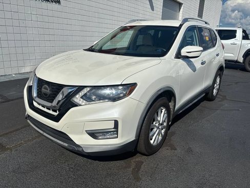 Used 2018 Nissan Rogue SV FWD image 1