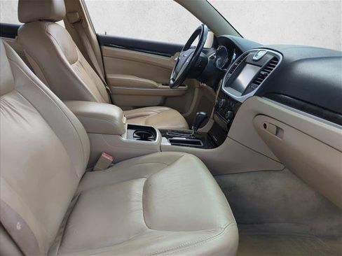 Used 2011 Chrysler 300 Limited image 23