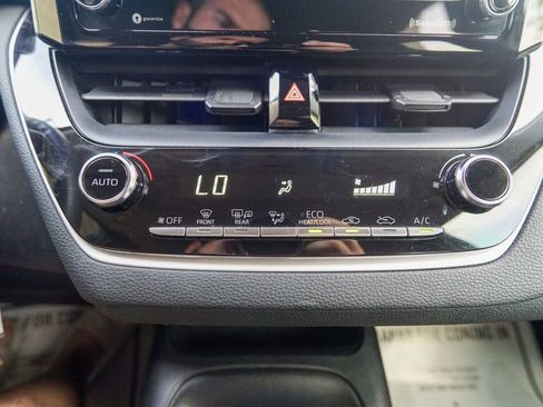 Used 2021 Toyota Corolla LE FWD image 22