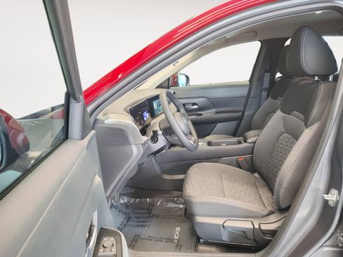 Certified 2025 Nissan Kicks SV image 24