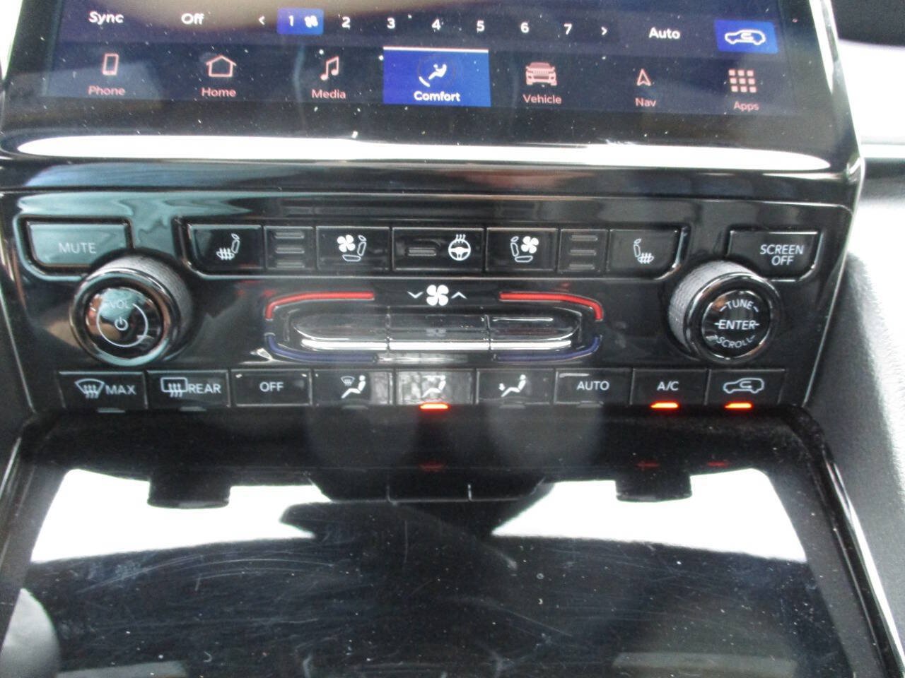 Used 2023 Jeep Grand Cherokee Overland AWD/4WD image 14