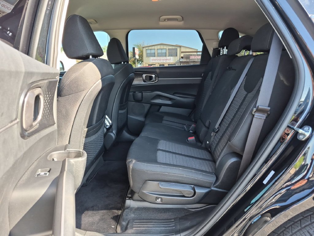 Used 2025 Kia Sorento LX FWD image 23