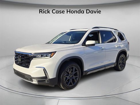 Used 2024 Honda Pilot Touring image 9